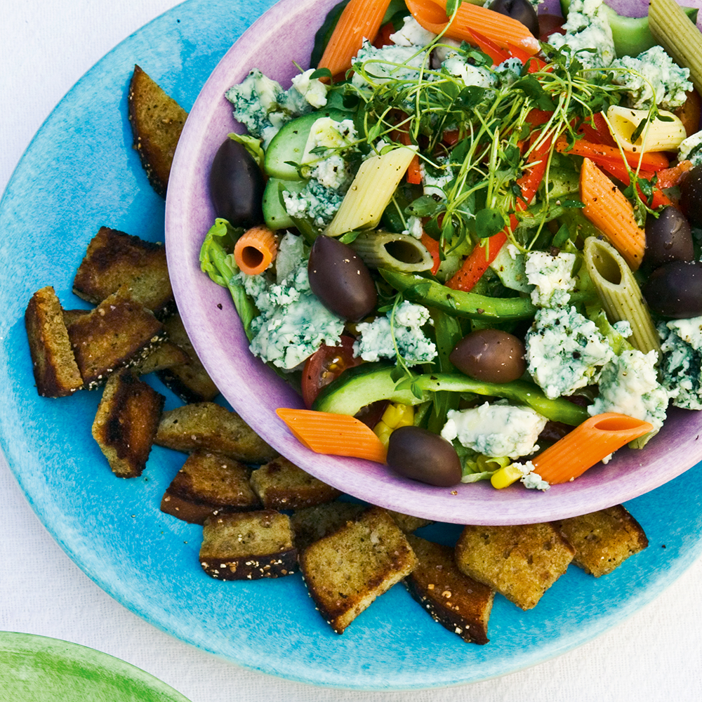 Roquefortsalat med urtekrutonger